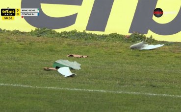 Прекъснаха за кратко Черно море - Спартак Варна заради феновете