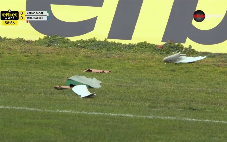 Прекъснаха за кратко Черно море - Спартак Варна заради феновете