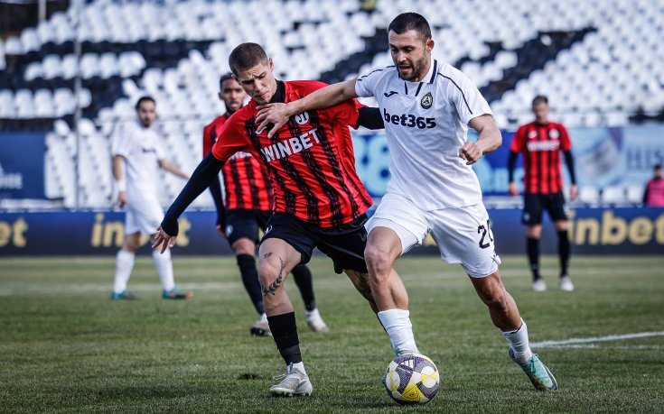 Спартак Варна излиза на 