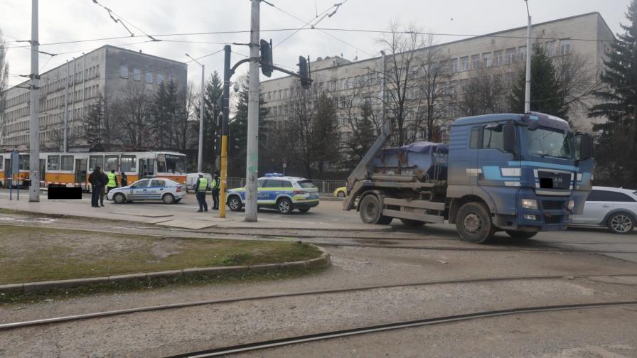 Камион прегази пешеходец в София