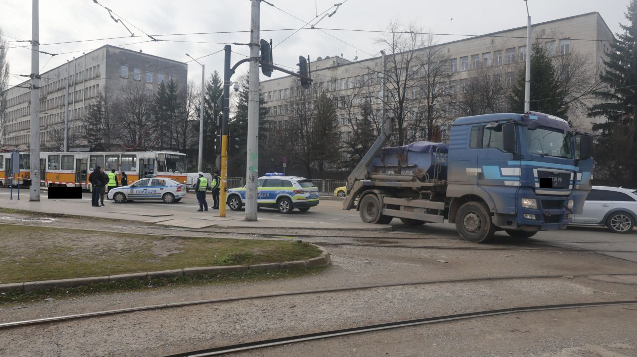 Камион прегази пешеходец в София
