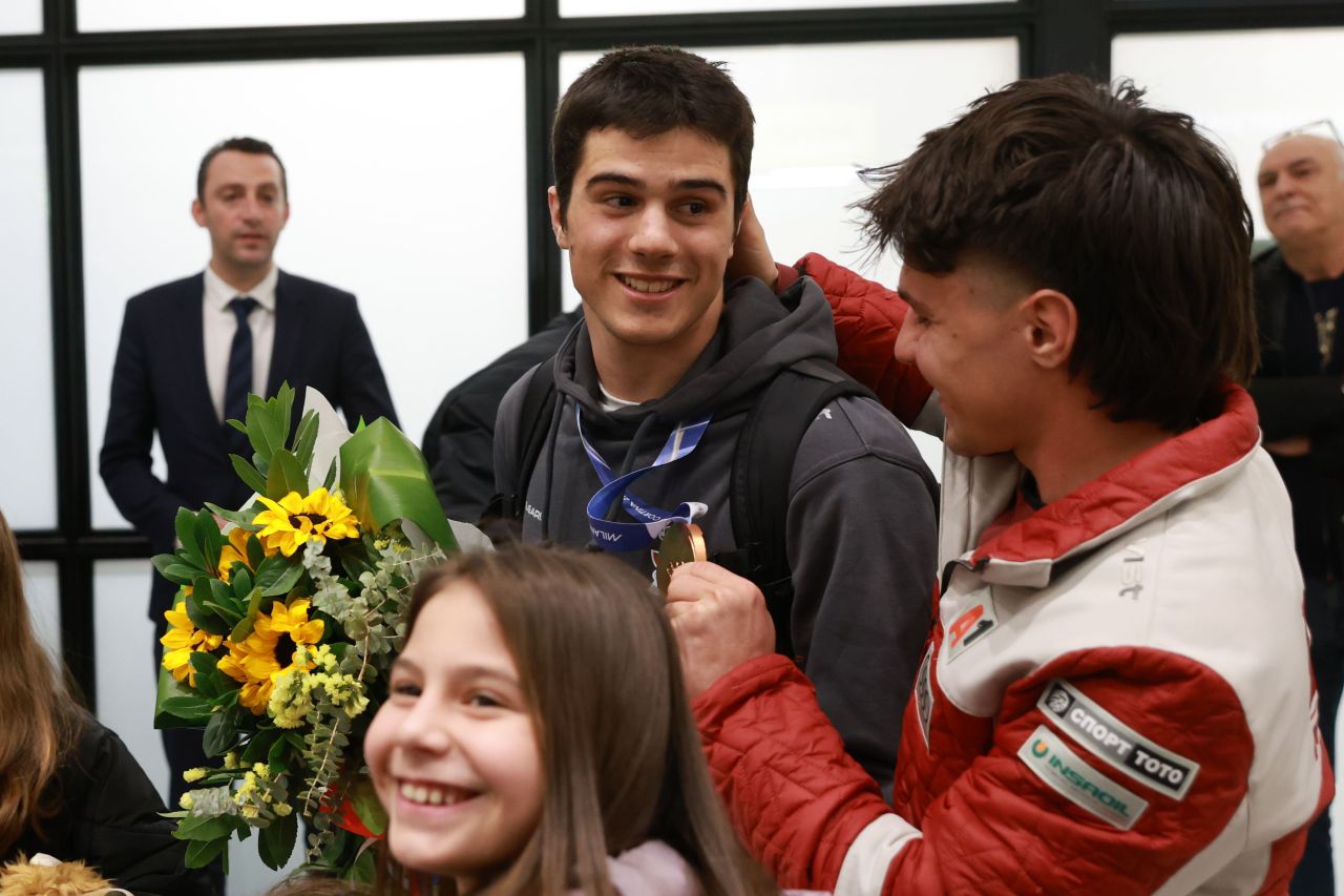 <p>Бронзовият медалист от Олимпиадата в Милано-Кортина - Тервел Замфиров, се прибра на родна земя</p>