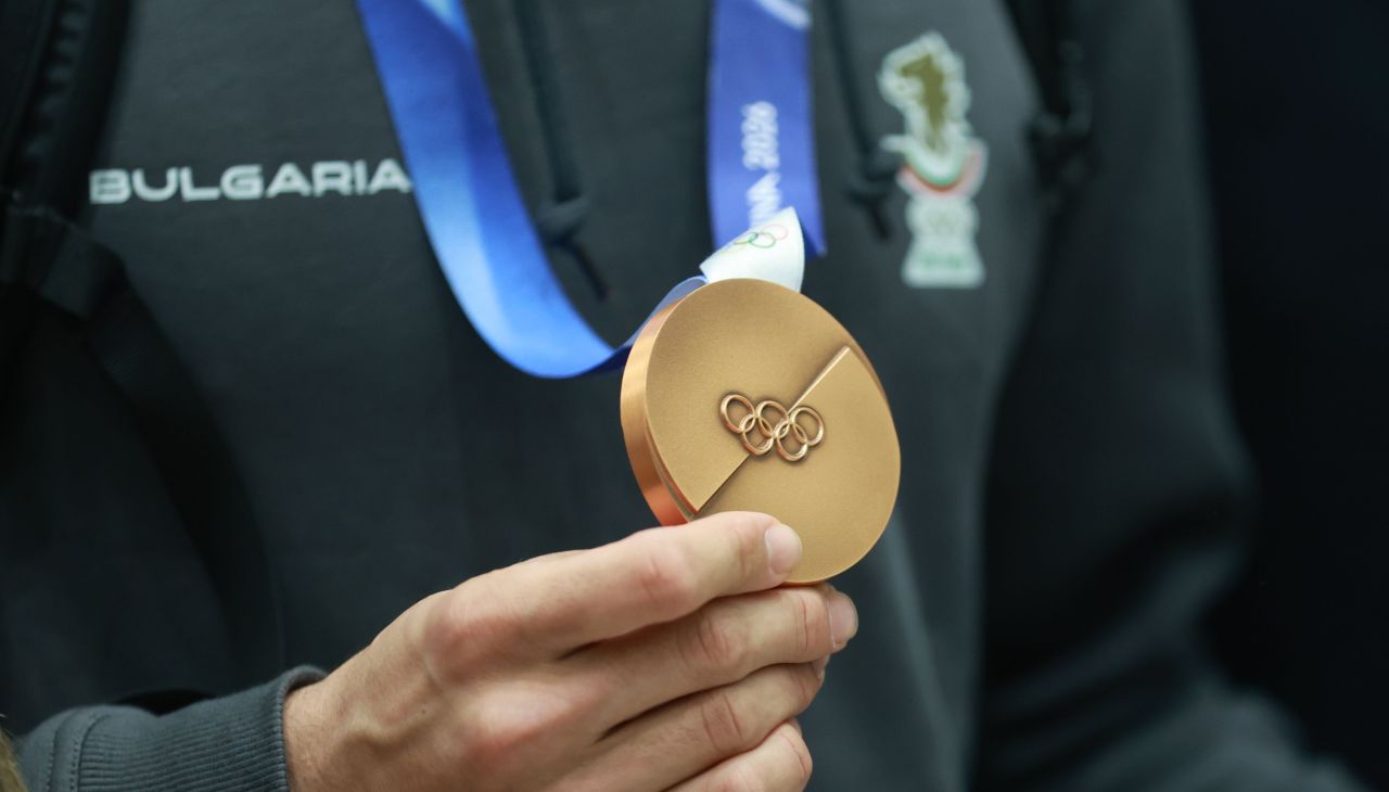 <p>Бронзовият медалист от Олимпиадата в Милано-Кортина - Тервел Замфиров, се прибра на родна земя</p>