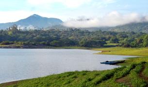 Зловещата тайна на езерото Кайнди: Как една гора се озова на дъното, но отказа да изгние?