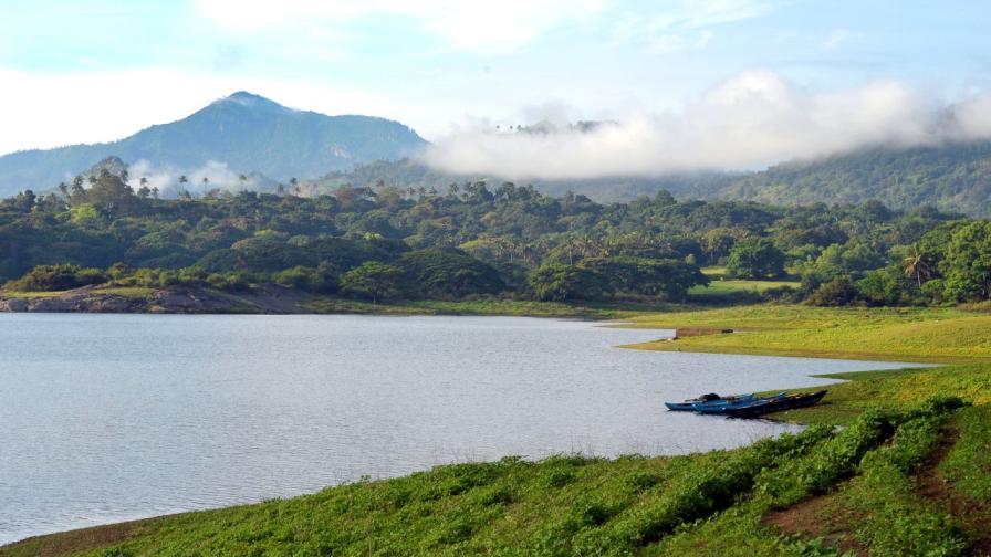 Зловещата тайна на езерото Кайнди: Как една гора се озова на дъното, но отказа да изгние?