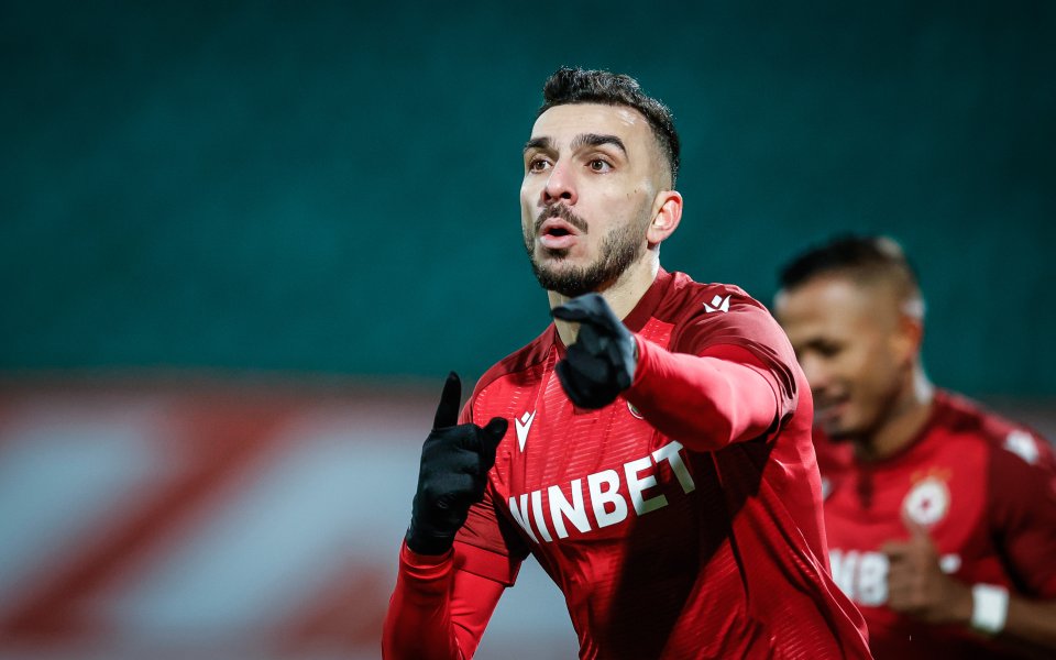 НА ЖИВО: ЦСКА - ЦСКА 1948 1:0 на полувремето, Питас бележи, инцидент с рефера Гидженов