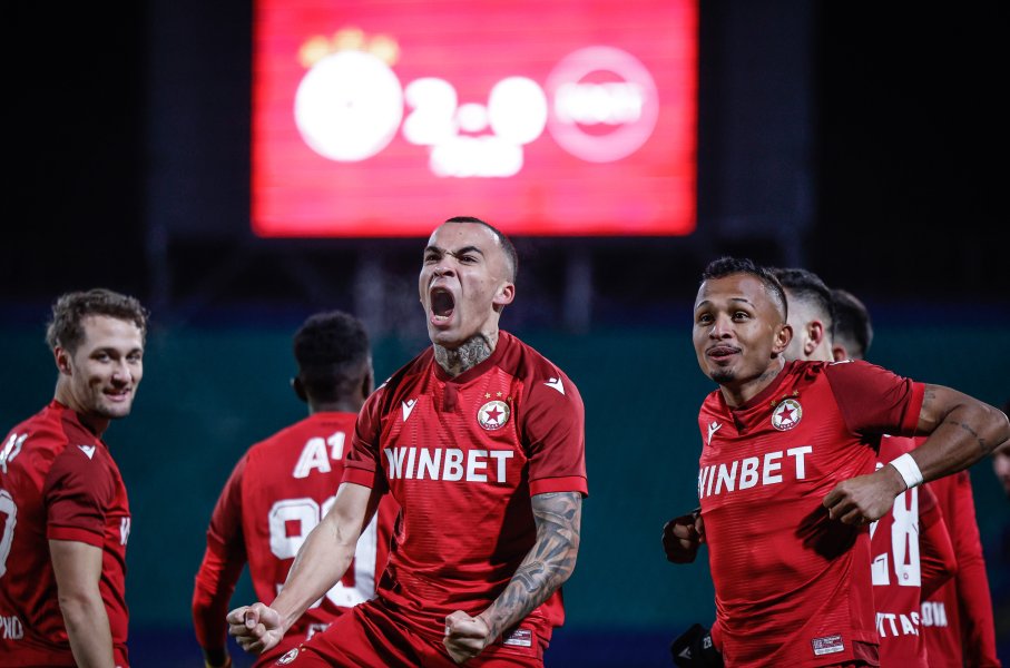 Макс Ебонг1