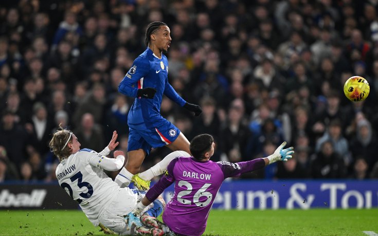 НА ЖИВО: Челси - Лийдс 1:0, Жоао Педро бележи, Илия Груев е титуляр