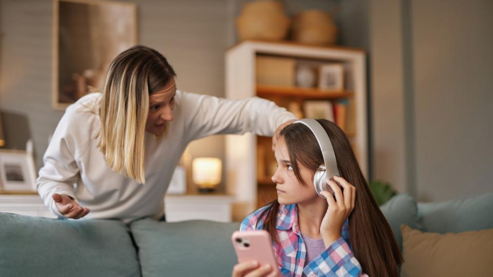 Учени алармират за ефекта на екраните: Поколението Z – първото с по-ниско IQ от родителите си?