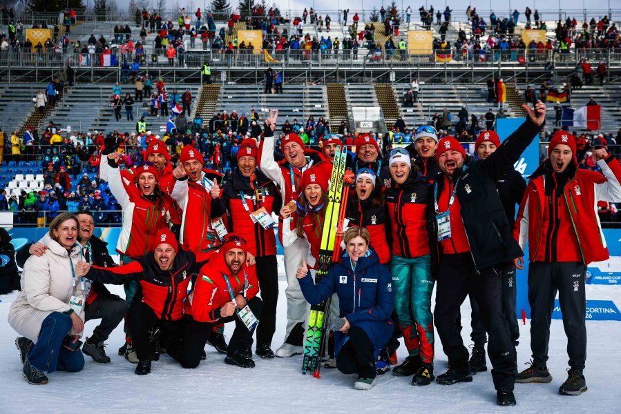 Награждаване на Лора Христова след бронзовото отличие на Зимните олимпийски1