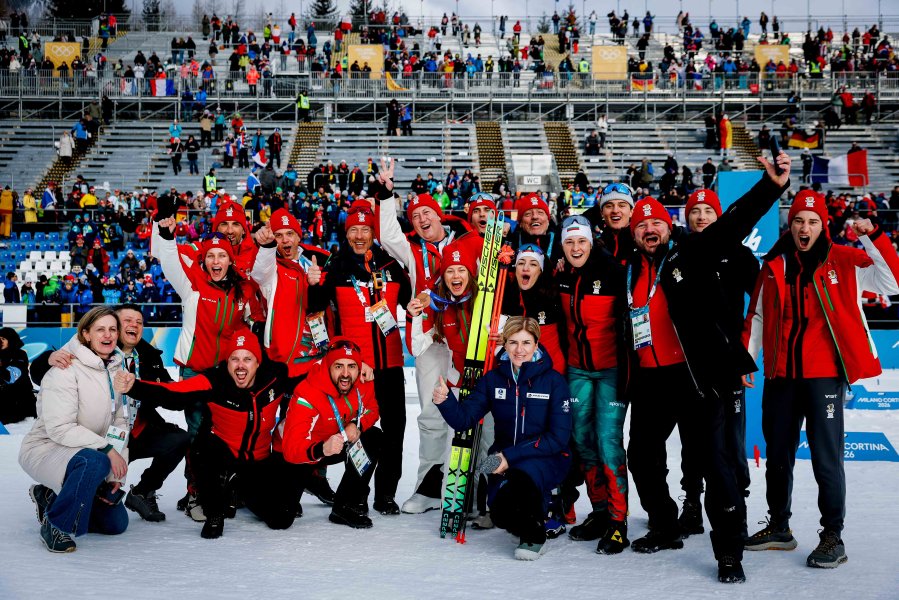 Награждаване на Лора Христова след бронзовото отличие на Зимните олимпийски1