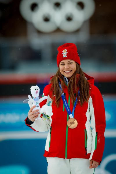 Награждаване на Лора Христова след бронзовото отличие на Зимните олимпийски1