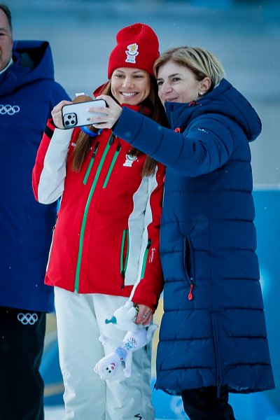 Награждаване на Лора Христова след бронзовото отличие на Зимните олимпийски1