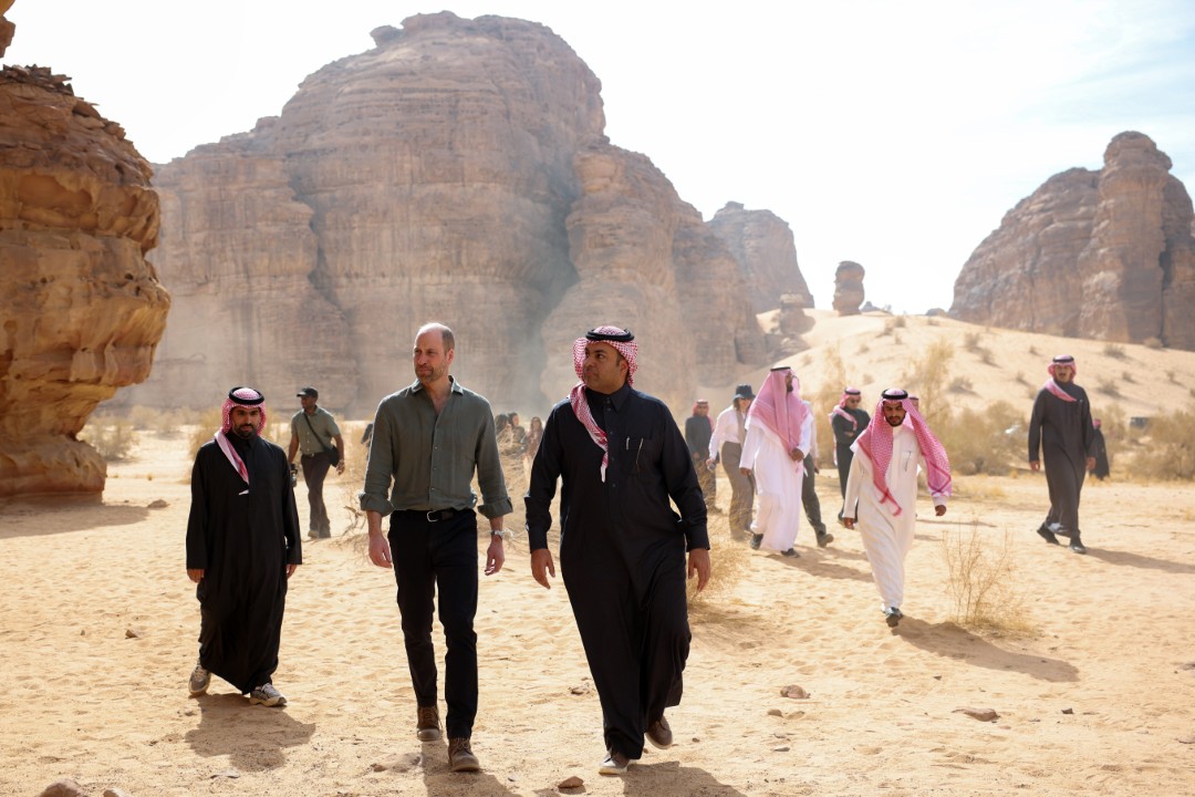 <p>Принц Уилям завърши първото си посещение в Саудитска Арабия с визита в природния резерват Шараан и историческия град Ал-Ула, запознавайки се с програми за опазване на застрашени видове и устойчиво земеделие.</p>