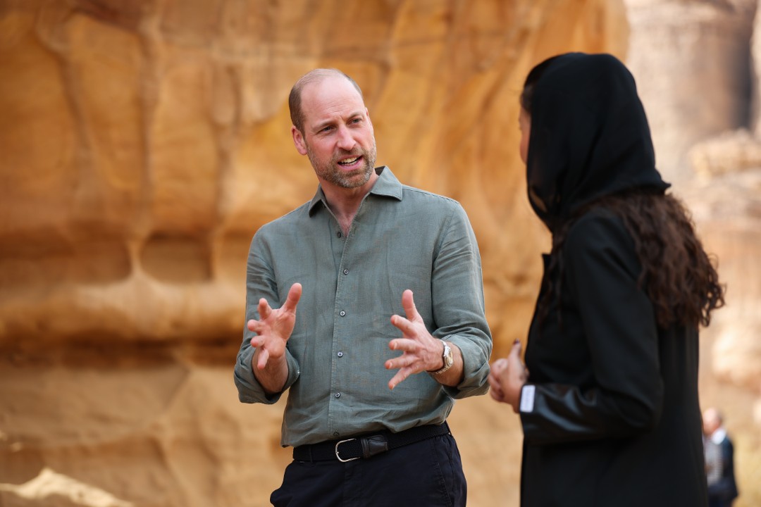 <p>Принц Уилям завърши първото си посещение в Саудитска Арабия с визита в природния резерват Шараан и историческия град Ал-Ула, запознавайки се с програми за опазване на застрашени видове и устойчиво земеделие.</p>