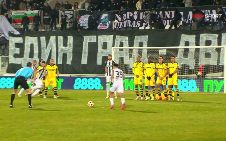 Напречната греда спаси Ботев Пловдив