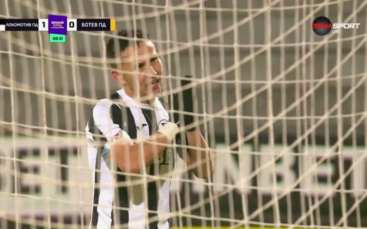 Дамски превръзки полетяха към Наумов на 