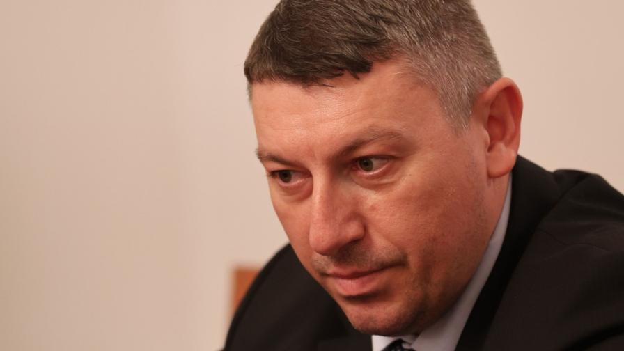 Денев: Служители на ДАНС не е имало при хижа „Петрохан“