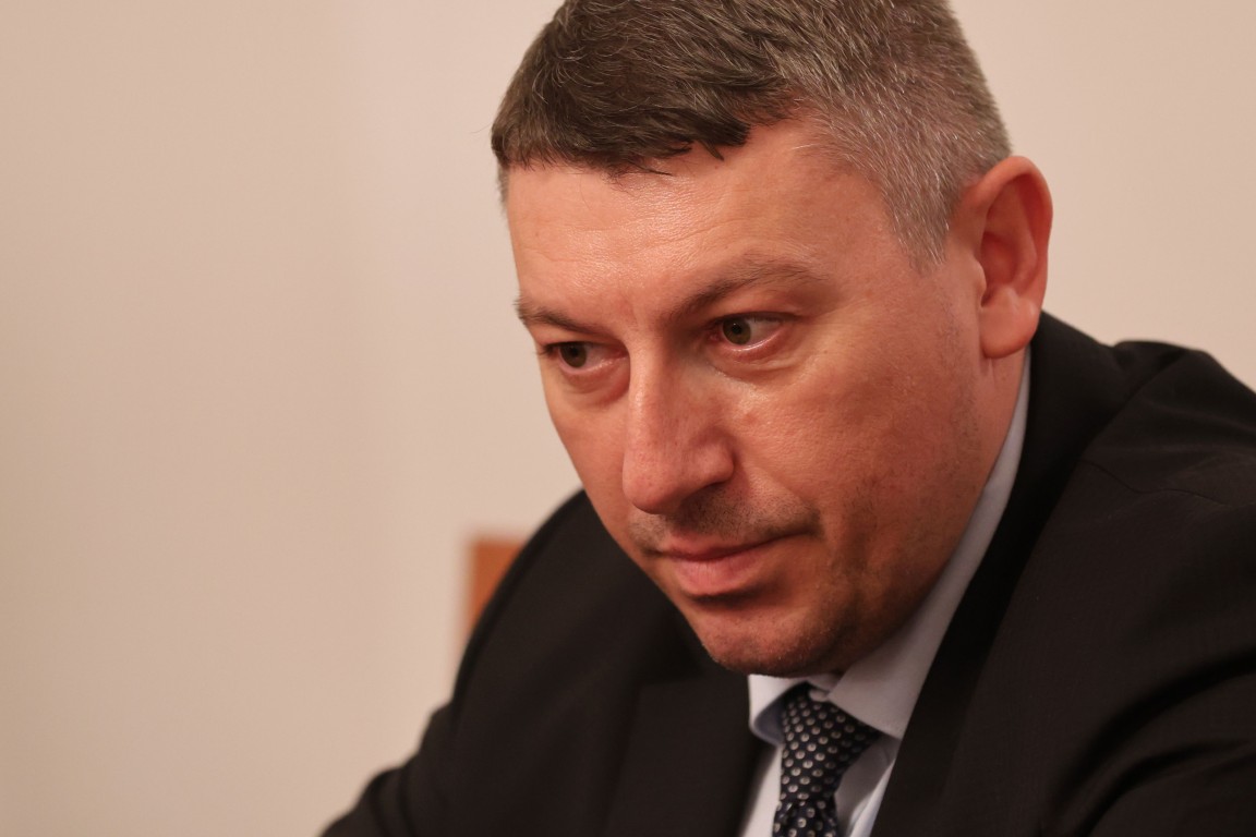 Денев: Служители на ДАНС не е имало при хижа „Петрохан“