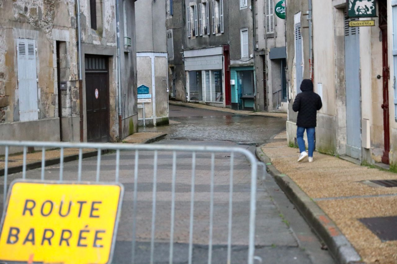 <p>Жертва и 450 000 домакинства без ток: Бурята Нилс парализира Южна Франция</p>