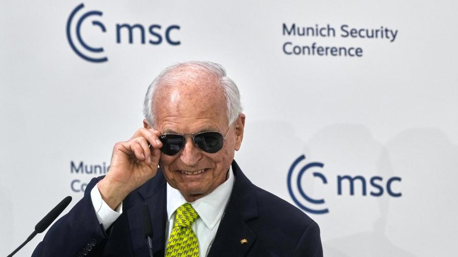 Откриха Мюнхенската конференция по сигурността с шега за слънчевите очила на Макрон