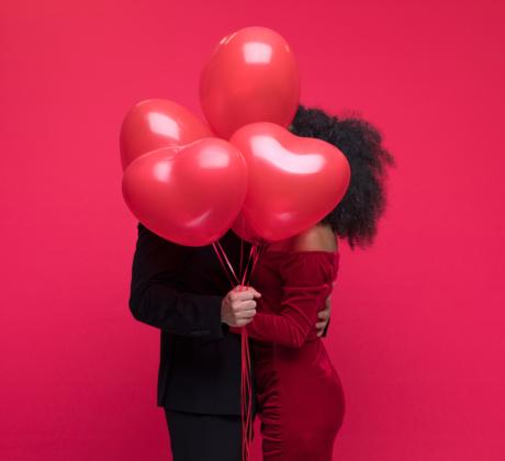 На 14 февруари светът се обагря в червено – витрините