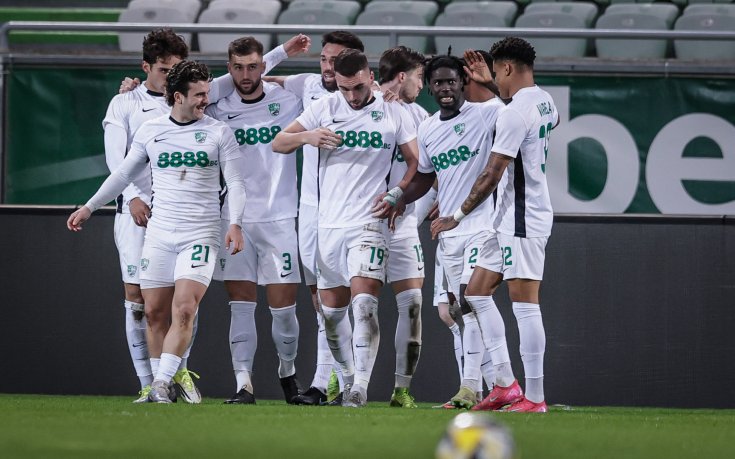 НА ЖИВО: Лудогорец 0:1 Берое, гостите чистят от голлинията