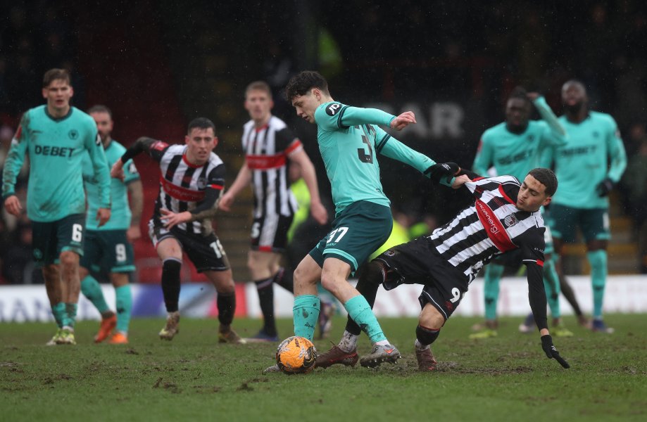 Гримсби Таун Уулвърхeмптън Уондърърс1