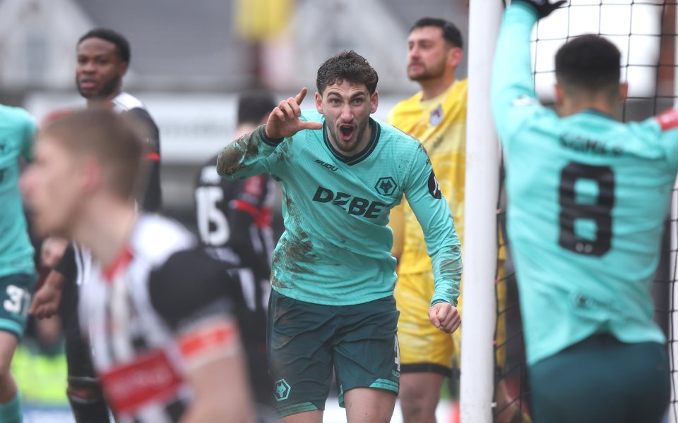 Уулвърхемптън се измъкна от калта срещу кошмар на Манчестър Юнайтед