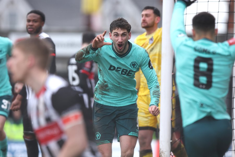 Гримсби Таун Уулвърхeмптън Уондърърс1