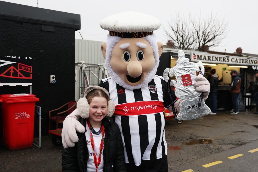 Гримсби Таун Уулвърхeмптън Уондърърс1