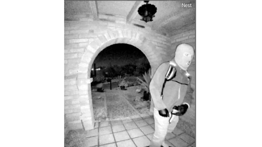 <p>Ръкавица в поле и следи от кръв -&nbsp;мистерията около Нанси Гътри се задълбочава</p>