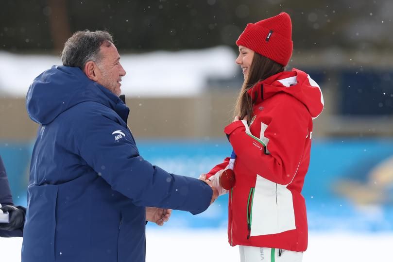 Снежната принцеса от Троян: Лора Христова, която омагьоса Милано-Кортина 2026 - снимка 6