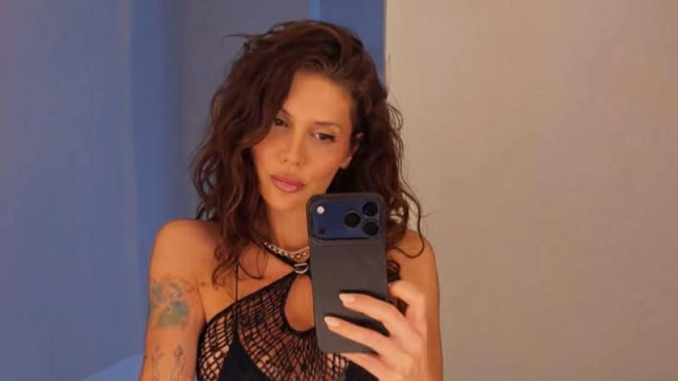 Божана Кацарова по бански и с откровено послание след Свети Валентин