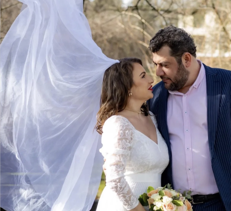 Актьорът Евгени Будинов официално мина под венчило Той и любимата