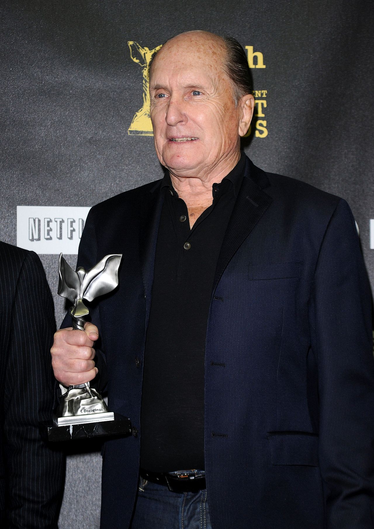 <p>Легендарният актьор Робърт Дювал почина в понеделник на 95-годишна възраст. Той беше известен с участието си в редица високо оценени от критиката проекти през холивудската си кариера, включително шедьоврите &bdquo;Кръстникът&ldquo; и &bdquo;Апокалипсис сега&ldquo;.</p>