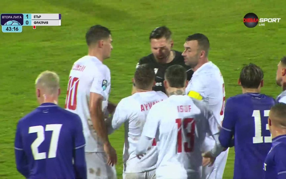Екшън в Mr Bit Втора лига - Айвън Ангелов бе изгонен и скочи на съдията (видео)