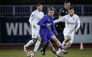 В нервен мач с два червени картона Етър и Фратрия не се победиха