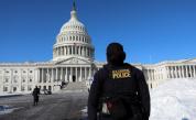 Арестуваха въоръжен мъж, тичащ към сградата на Конгреса на САЩ