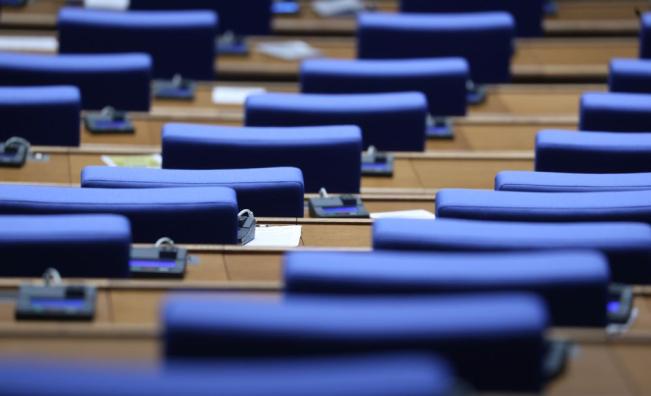 Парламентът с извънредно заседание, ще изслушва ключови експерти за горивата