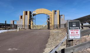 Разследват твърдения за тела, погребани близо до ранчото на Джефри Епстийн