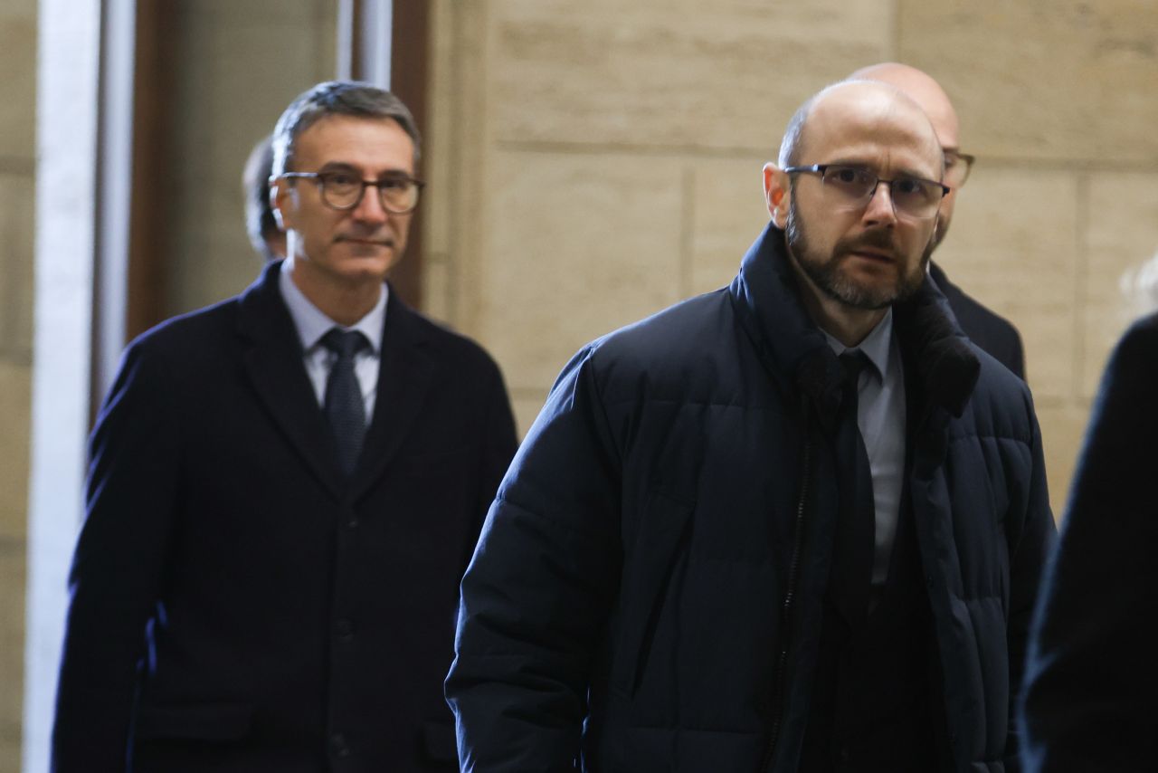 <p>Министрите от служебния кабинет на Андрей Гюров положиха официално клетва пред Народното събрание в присъствието на президента Илияна Йотова.</p>