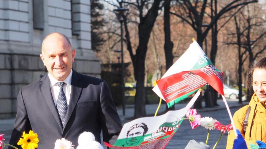 Румен Радев отдаде почит на Васил Левски