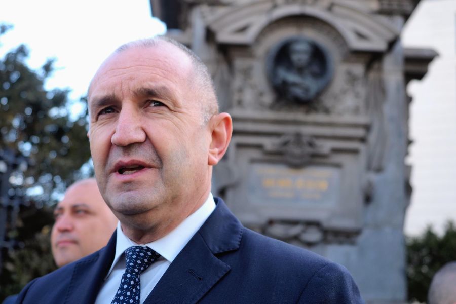 Румен Радев отдаде почит на Васил Левски, докато кабинетът на Андрей Гюров полагаше клетва в Народно събрание на Република България.