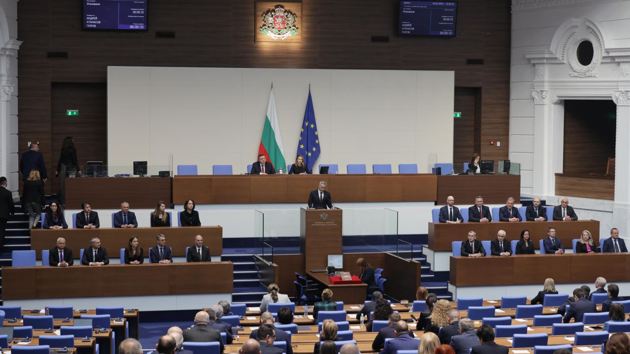 Министрите от служебния кабинет на Андрей Гюров положиха официално клетва пред Народното събрание в присъствието на президента Илияна Йотова.