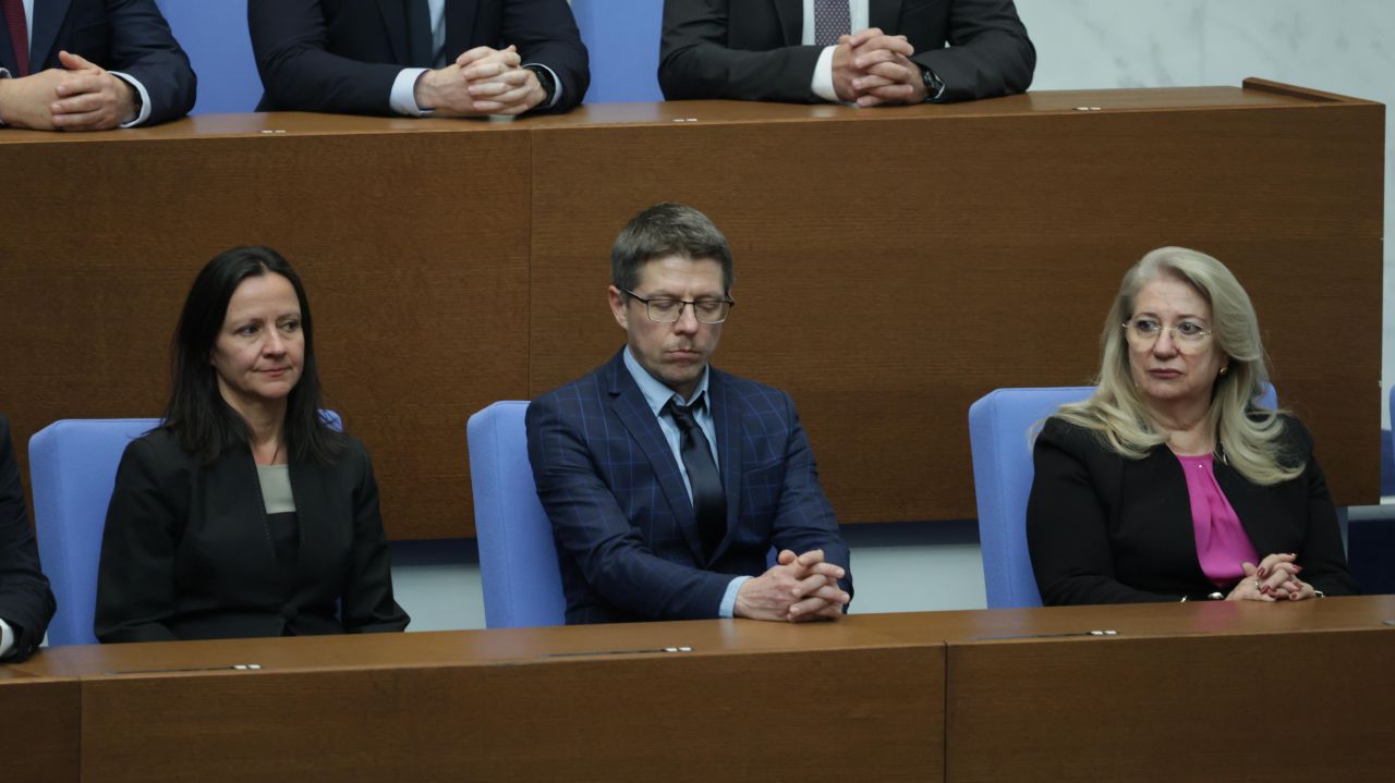 Министрите от служебния кабинет на Андрей Гюров положиха официално клетва пред Народното събрание в присъствието на президента Илияна Йотова.