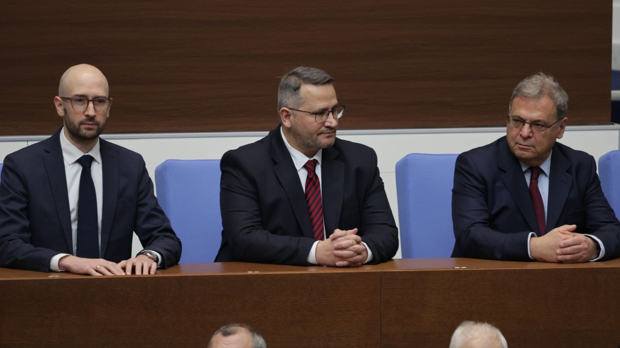 Министрите от служебния кабинет на Андрей Гюров положиха официално клетва пред Народното събрание в присъствието на президента Илияна Йотова.