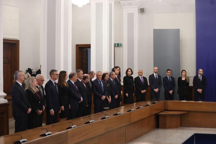 След като кабинетът с премиер Андрей Гюров положи клетва в