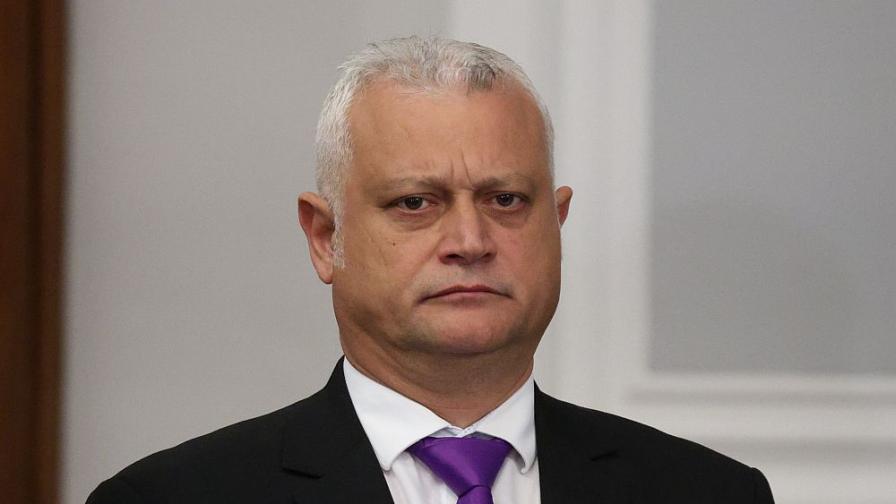 <p>Министър Дечев свиква спешно разследващите за &bdquo;Петрохан&ldquo; и &bdquo;Околчица&ldquo; - чакат се отговори</p>