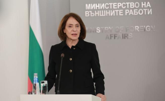 Надежда Нейнски настоява Иран да се върне на масата за преговори и да спре ядрената и ракетната програма